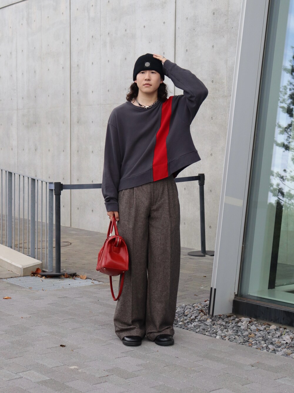 【コーデのアクセントに】Jil Sander トップハンドルバッグ JIL SANDERのボストンバッグを使った人気ファッション