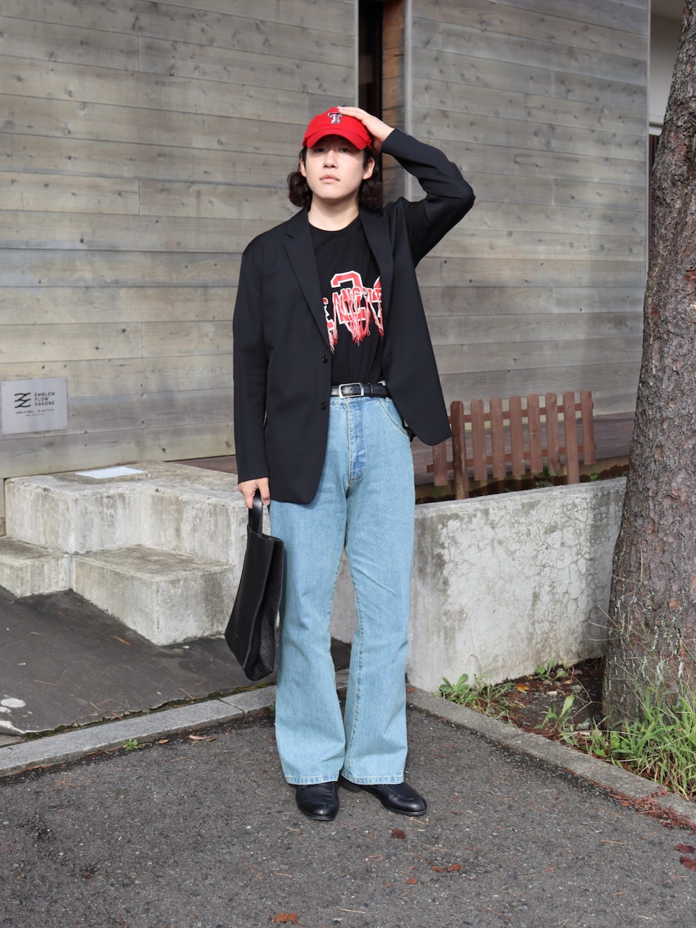 「秋服まるっと大公開、秋、秋服、秋服コーデ、秋服準備はじめました、テーラードジャケット、Tシャツ、キャップ、赤キャップ、デニム、革靴、ootd、ootdfashion、autumn、autumn style」｜「VINTAGEのアイテム（キャップ、レッド系）」を使った、KEIGOさん（メンズ・179cm）の秋コーディネートの1枚目の写真