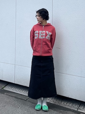 「Carhartt WIP(カーハートダブリューアイピー)の【CARHARTT WIP 】 W' SINGLE KNEE SKIRT(デニムスカート、ブラック系)」を使った、さえさん(レディース)の春コーディネート