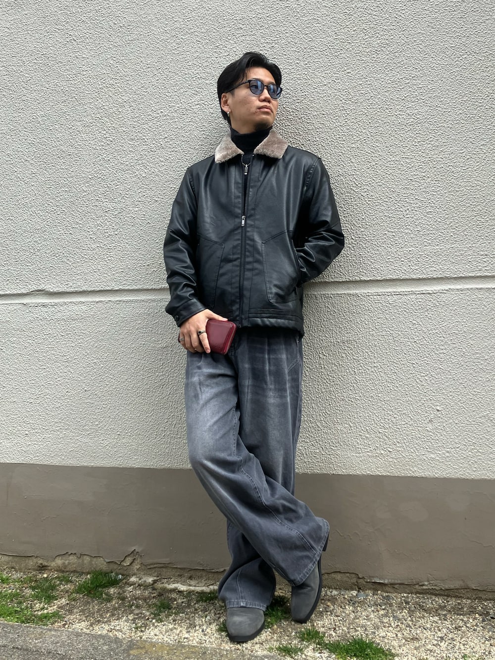 「レザージャケット、デニムパンツ、グレーデニム、shein、アメカジ」｜「SHEINのアイテム（ライダースジャケット、ブラック系）」を使った、はっしーさん（メンズ・172cm）の春コーディネートの1枚目の写真