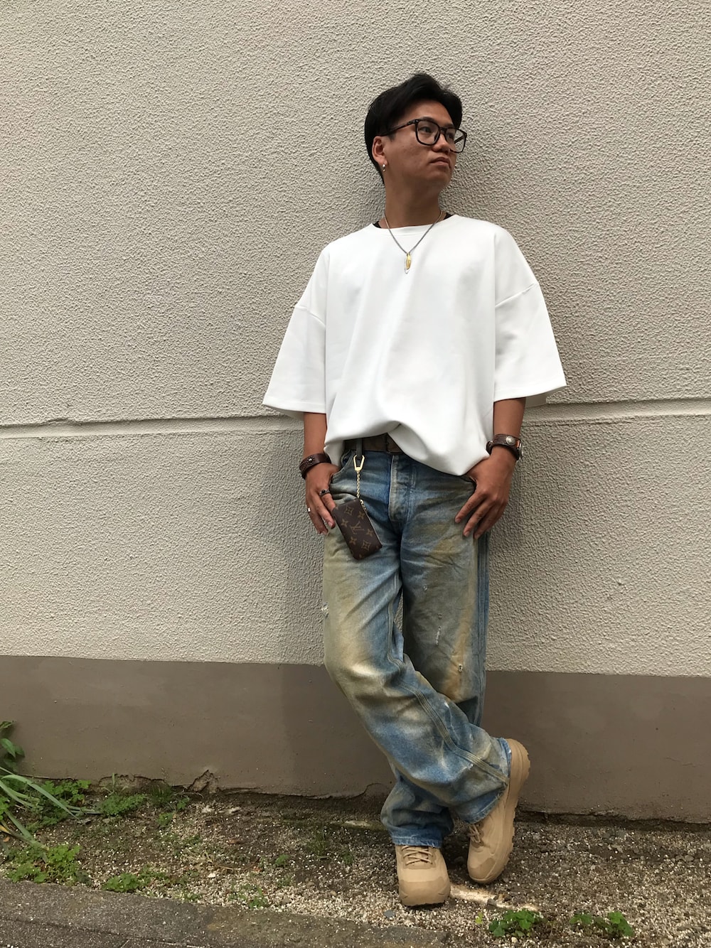 「デニムパンツ、白Tシャツ、シンプル、アメカジ、デニムコーデ」｜「Leeのアイテム（デニムパンツ、ブルー系）」を使った、はっしーさん（メンズ・172cm）の春コーディネートの1枚目の写真