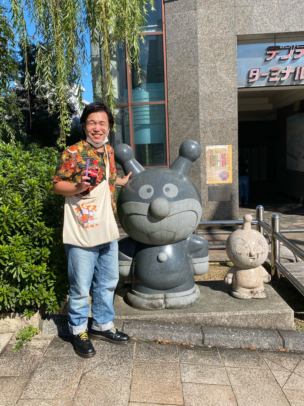 「休日スタイル、柄シャツ、大人コーデ」｜「UNIQLOのアイテム（デニムパンツ、ブルー系）」を使った、うみおとさん（メンズ・165cm）の秋コーディネートの1枚目の写真