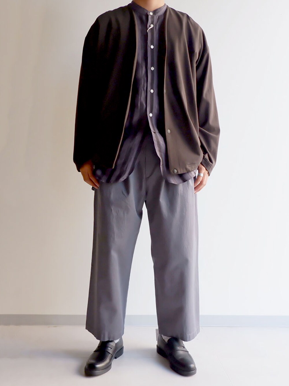 「今日のコーデ、春アウター、今日の服、ワントーンコーデ」｜「cattaのアイテム（パンツ、グレー系）」を使った、yoheiさん（メンズ・175cm）の春コーディネートの1枚目の写真
