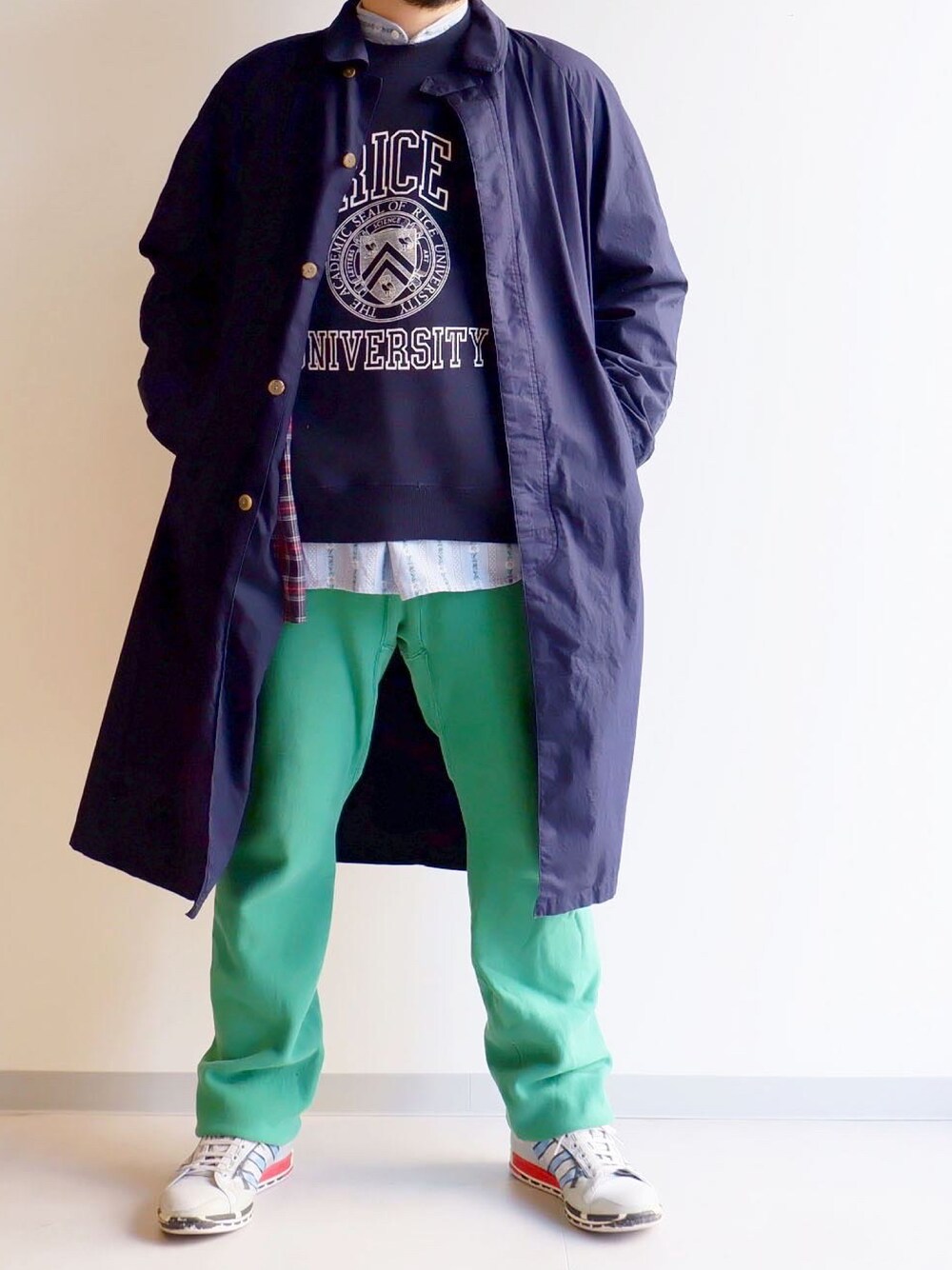 「今日のコーデ、今日の服、スウェットパンツ、トレンチコート、スウェット、シティーボーイ」｜「80s champion RWのアイテム（スウェットパンツ、グリーン系）」を使った、yoheiさん（メンズ・175cm）の冬コーディネートの1枚目の写真