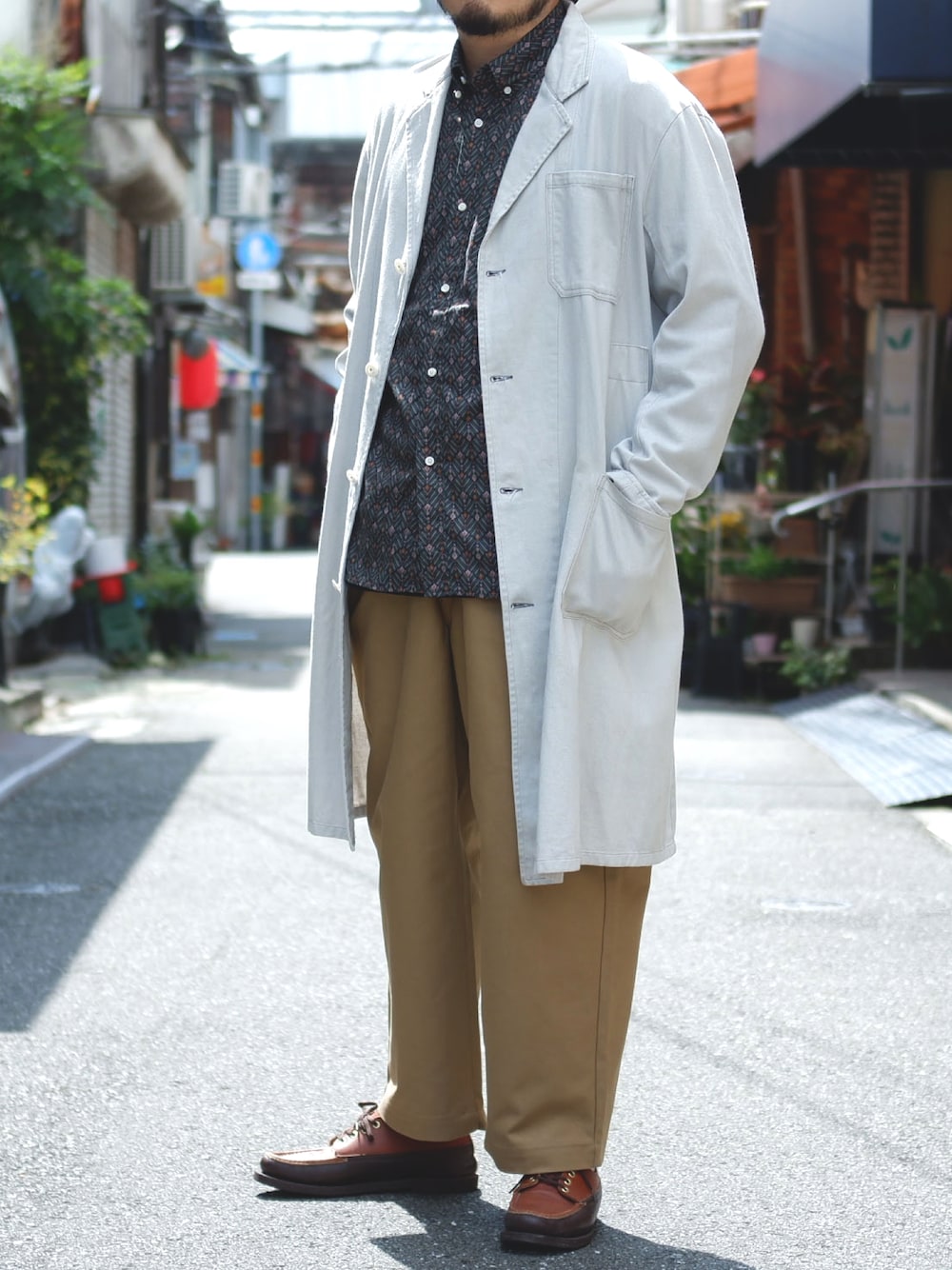 「秋先取りコーデ、今日のコーデ、今日の服、ビンテージ、ワークコート、チノパン、ラッセルモカシン」｜「weac.のアイテム（チノパンツ、ベージュ系）」を使った、yoheiさん（メンズ・175cm）の秋コーディネートの1枚目の写真