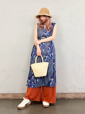 「AS KNOW AS plus（アズノゥアズプラス）の〇デニム切り替え 花柄 ノースリーブスキッパーワンピース（ワンピース、ブルー系）」を使った、AS KNOW AS plus/アズノゥアズプラスさん（レディース・158cm）の夏コーディネート