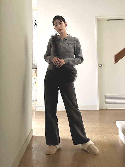 セール】◇ワンポイントロゴ刺繍 衿付ケーブルニットプルオーバー