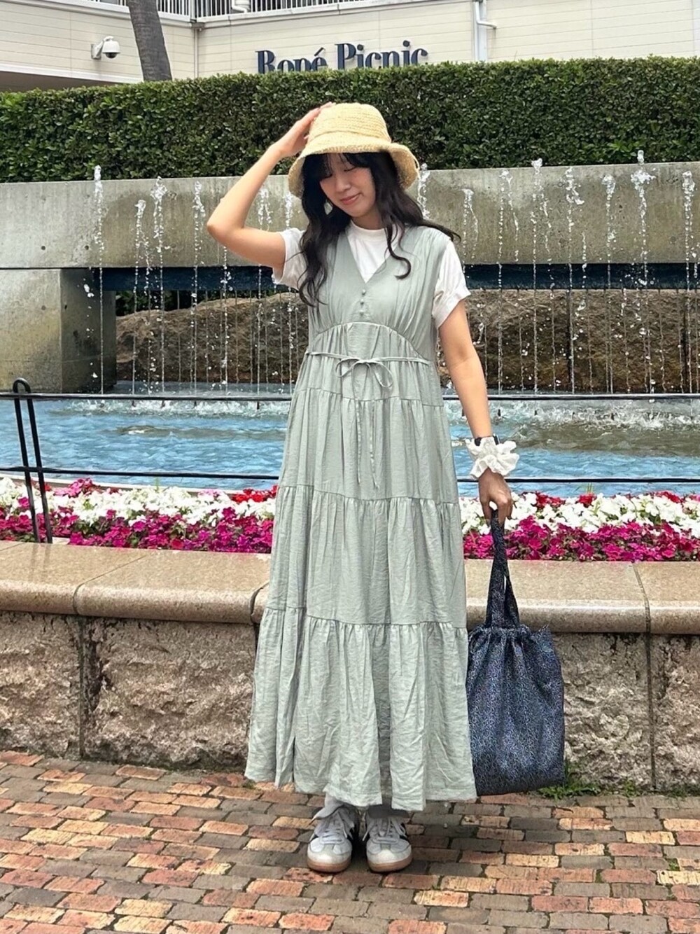 グリーン系のワンピース、その他のその他を着用したレディースの夏コーディネートの1枚目の写真