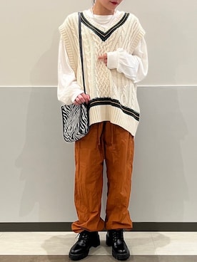 「AS KNOW AS plus（アズノゥアズプラス）のアイテム（カーゴパンツ）」を使った、AS KNOW AS plus/アズノゥアズプラスさん（レディース・158cm）の秋コーディネート