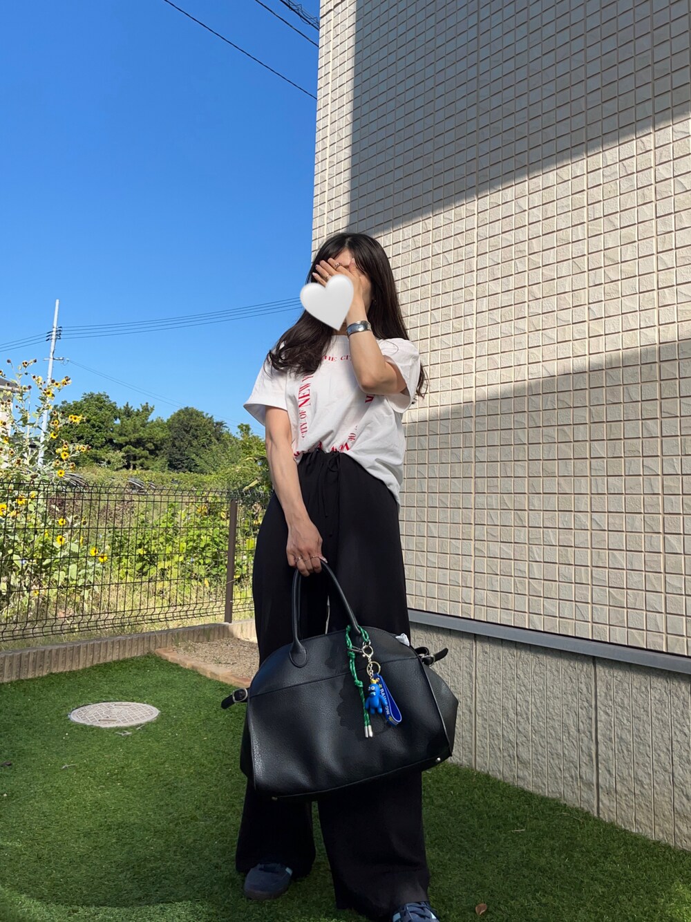 「秋っぽコーデ更新中、evernavy、オトナカジュアル」｜「GOOD ROCK SPEEDのNYC × GOOD ROCK SPEED ロゴプリントTシャツ（Tシャツ/カットソー、ホワイト系）」を使った、*ponyo*さん（レディース・153cm）の秋コーディネートの1枚目の写真