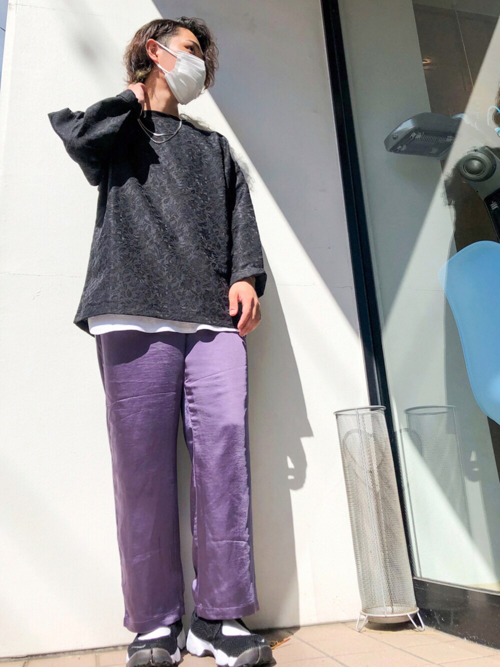 「カラーパンツ、ストリート、レイヤードスタイル、ビックシルエット、プチプラコーデ、モノトーンコーデ、低身長、オトナカジュアル、秋コーデ、ロンT」｜「HAREのジャガードハナガラカットソー(HARE)（Tシャツ/カットソー、ブラック系）」を使った、ひかり《相互》さん（メンズ・162cm）の夏コーディネートの1枚目の写真