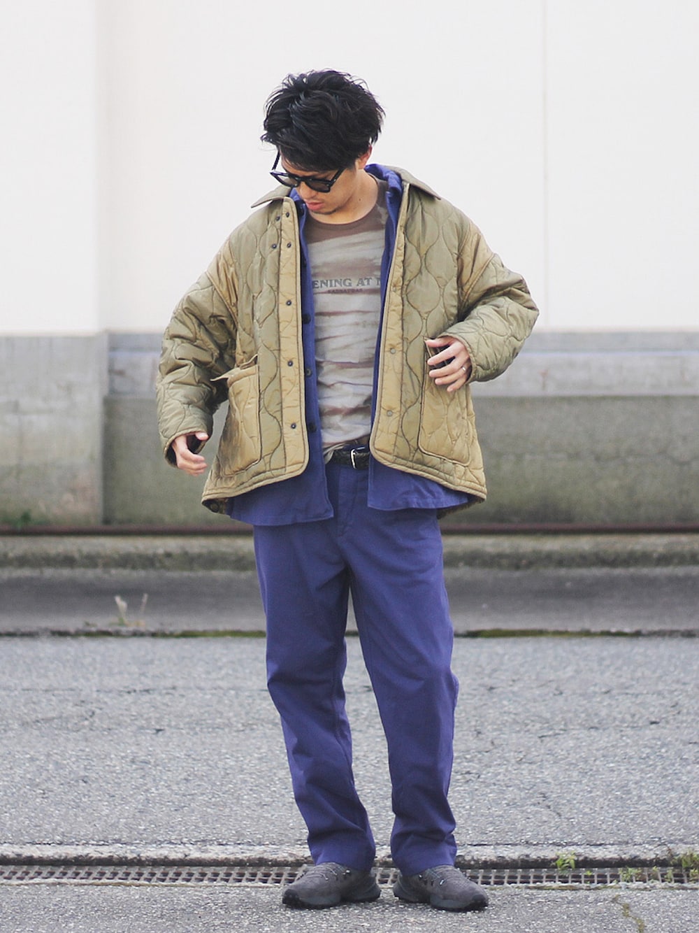 「セットアップ、REMI RELIEF、サングラス、中綿ジャケット、sassafras、ハイテクスニーカー、Danner、秋冬コーデ、seven by seven、FlowerMOUNTAIN」｜「DENHAMのアイテム（サングラス、ブラック系）」を使った、INDIGOさん（メンズ・183cm）の秋コーディネートの1枚目の写真