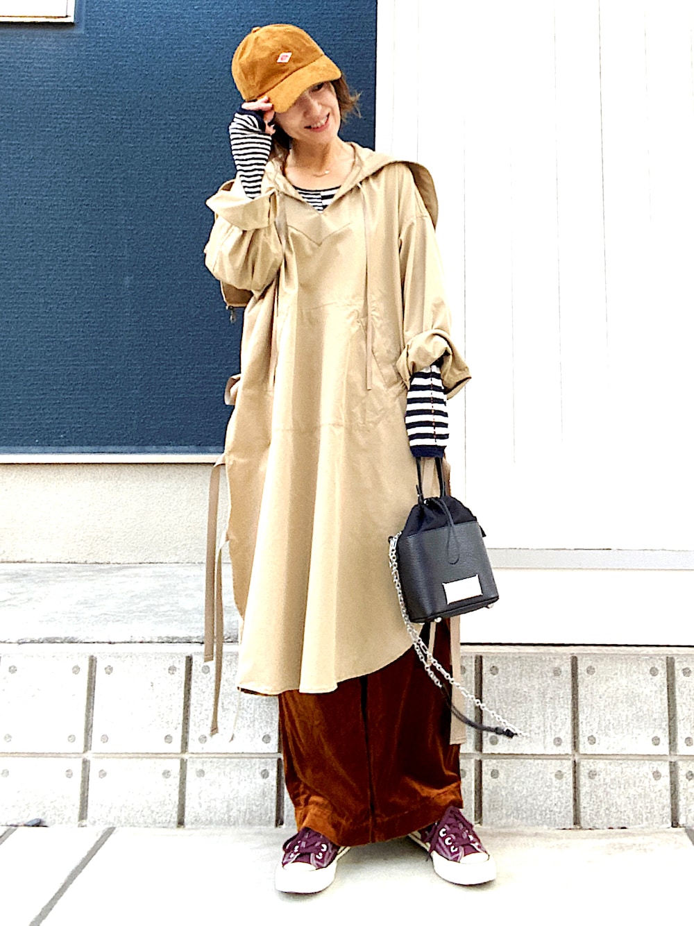 「キャップ女子、キャップ、キャップコーデ、オトナカジュアル、40代ファッション、40代女性、ボーダートップス」｜「CONVERSEのアイテム（スニーカー、レッド系）」を使った、YYYYYSさん（レディース・165cm）の冬コーディネートの1枚目の写真