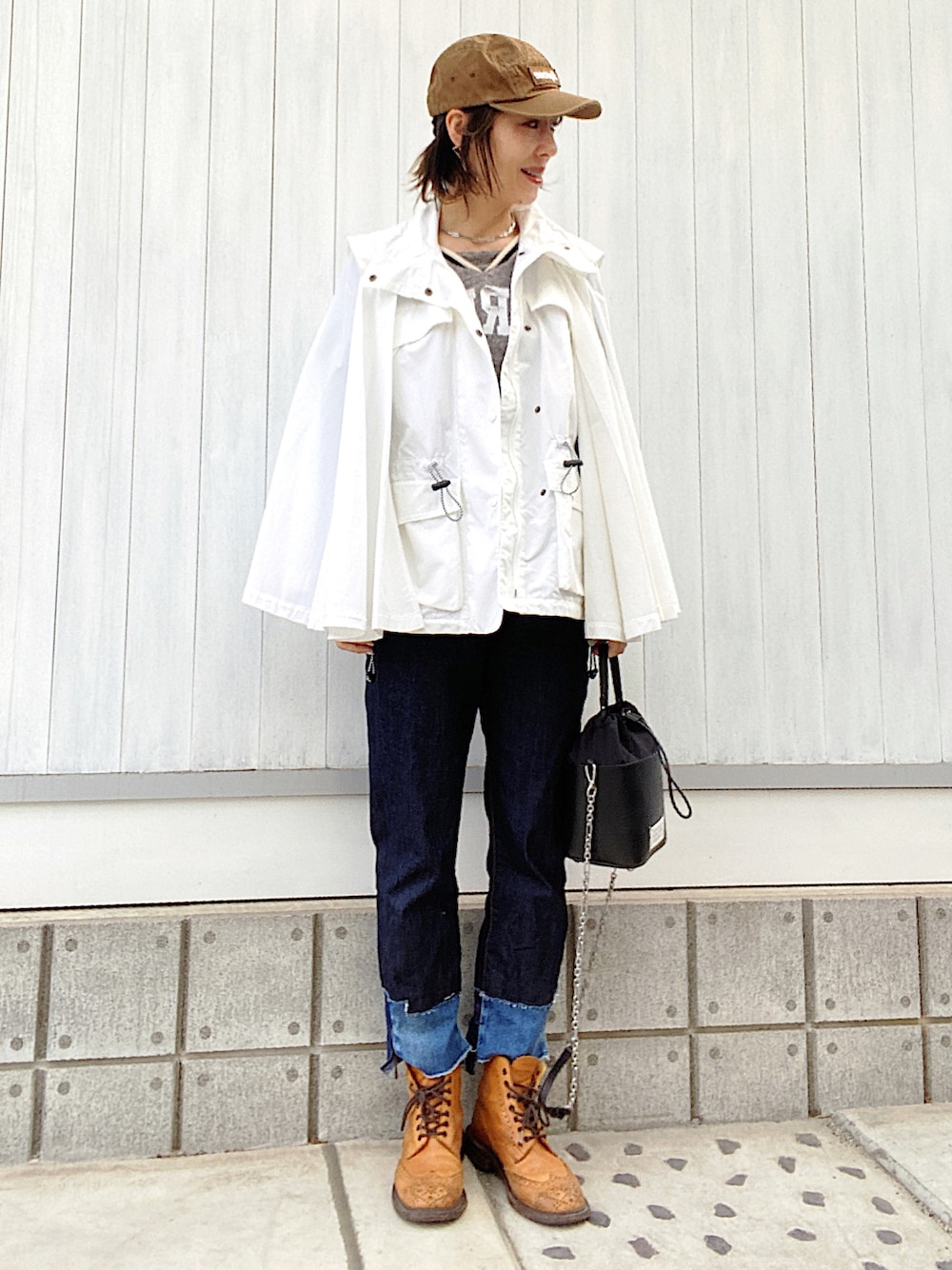 Tricker'sのブーツ（ベージュ系）を使ったレディース人気ファッション