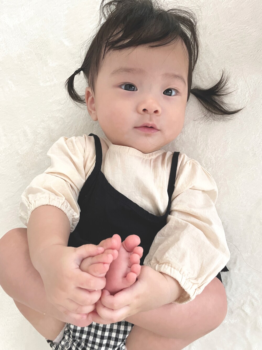 「ロンパース、だから秋服が好き、おんなのこ、今日のコーデ、赤ちゃん、9ヶ月」｜「no brandのアイテム（オールインワン・サロペット、ブラック系）」を使った、moanさん（キッズ・70cm）の秋コーディネートの1枚目の写真