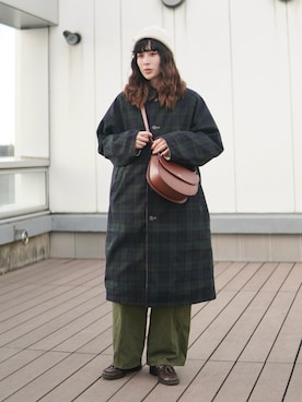 「アイテム（ステンカラーコート）」を使った、ハヤシ　アンナさん（レディース・171cm）の冬コーディネート