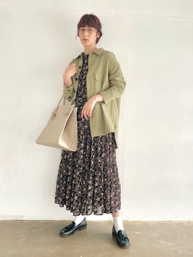 「アイテム（ローファー、グリーン系）」を使った、ハヤシ　アンナさん（レディース・171cm）の秋コーディネート