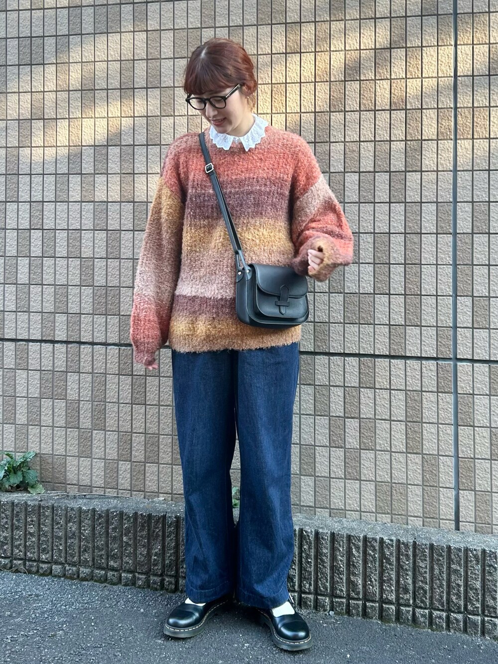 「グラデーション、ビッグシルエット、デニム、ワイドパンツ、きれいめカジュアル、メガネ女子、プチプラ、レイヤードスタイル、休日スタイル、ゆるコーデ、ショルダーバッグ、高身長女子、グラデーションニット、秋コーデ、秋服まるっと大公開」｜「UNIQLOのアイテム（パンツ、ブルー系）」を使った、ハヤシ　アンナさん（レディース・171cm）の秋コーディネートの1枚目の写真