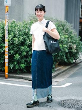 「アイテム（デニムスカート）」を使った、ハヤシ　アンナさん（レディース・171cm）の秋コーディネート