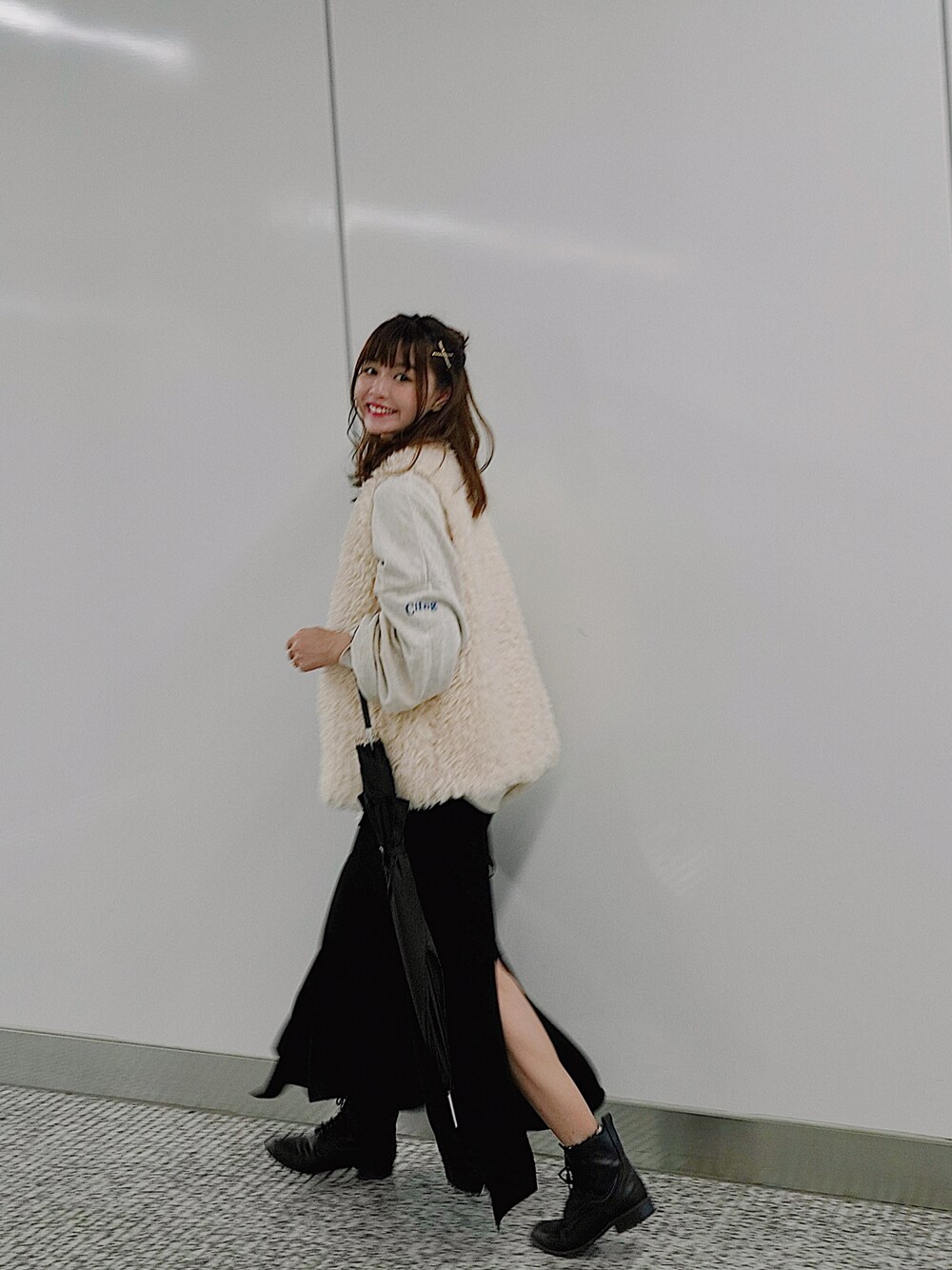 「ootd、プチプラ、シンプル、大人カジュアル、大人女子、大人ガーリー、お洒落さんとつながりたい、日系极简、春コーデ、休日スタイル」｜「Heatherのセルフィーウラケユルスウェット　236938（スウェット、ホワイト系）」を使った、YokiChenさん（レディース・158cm）の春コーディネートの1枚目の写真
