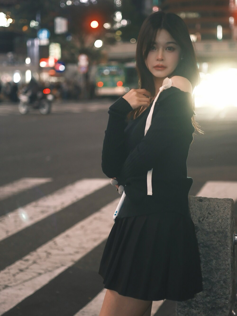 「大人かわいい、今日のコーデ、お洒落さんとつながりたい、韓国ファッション、ブラックコーデ、韓国好きな人と繋がりたい、韓国スタイル、韓国系、シンプルコーデ、スニーカーコーデ、プチプラ、キレイめ、大人カジュアル、骨格ウェーブ」｜「GLOWNYのアイテム（トップス、ブラック系）」を使った、YokiChenさん（レディース・158cm）の春コーディネートの1枚目の写真