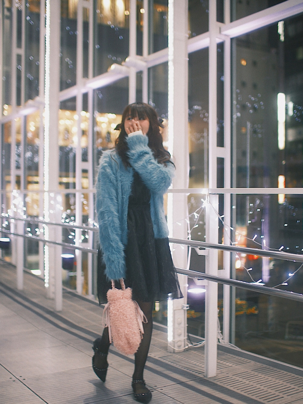 「オトナ女子、大人かわいい、ゆるコーデ、休日コーデ、お出かけコーデ、お洒落さんとつながりたい、きれいめ、シンプル、大人ガーリー、低身長女子、カジュアルガーリー、デート、バレンタインデートスタイル、ブルーコーデ、ファッションの力を信じよう」｜「mysticのアイテム（トップス、ブルー系）」を使った、YokiChenさん（レディース・158cm）の冬コーディネートの1枚目の写真