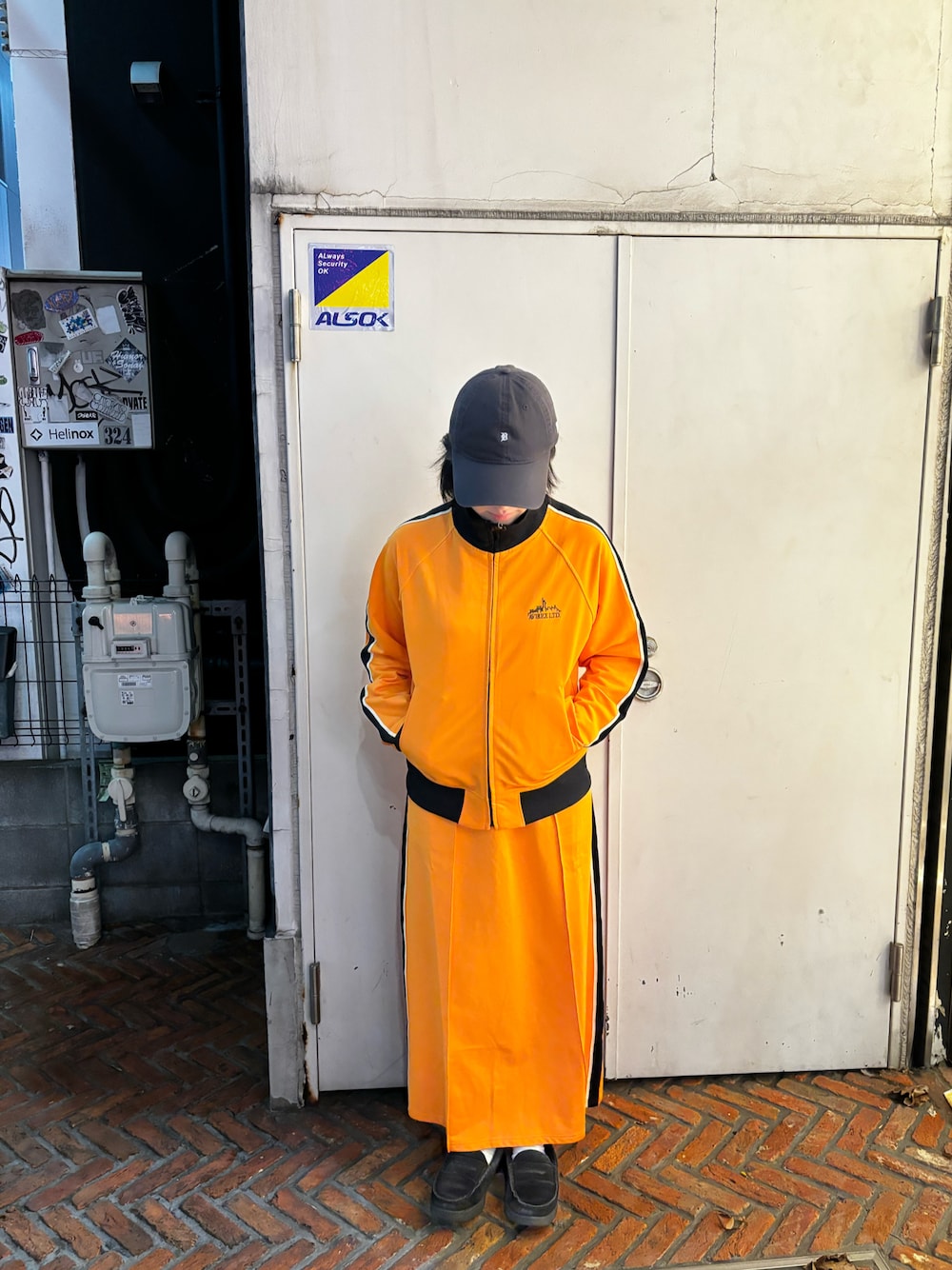 ジャージ（オレンジ系）を使った「セットアップ」の人気ファッション