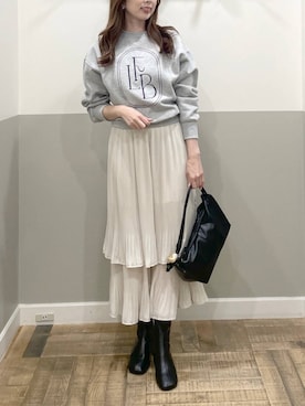 「A part by（アパートバイ）の【LA FINE BOUCHEコラボ】ロゴショートスウェット（スウェット、グレー系）」を使った、cocoさん（レディース・160cm）の秋コーディネート