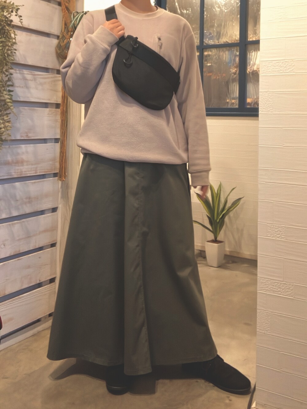 「シンプルコーデ、秋冬コーデ、フリース、アースカラー、カーキ、ベージュ、低身長、骨格ストレート、秋コーデ、プチプラ、UNIQLO」｜「ZARAのアイテム（ボディバッグ/ウエストポーチ、ブラック系）」を使った、acco*さん（レディース・153cm）の秋コーディネートの1枚目の写真