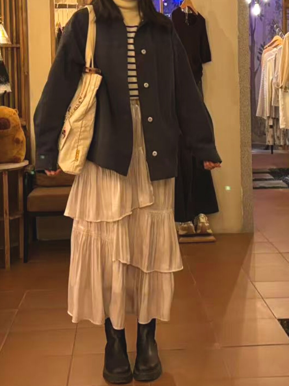 「FREE'S MARTの◇アシメシャーリングティアードスカート（スカート、ホワイト系）」を使った、tohanさん（レディース・161cm）の春コーディネートの1枚目の写真