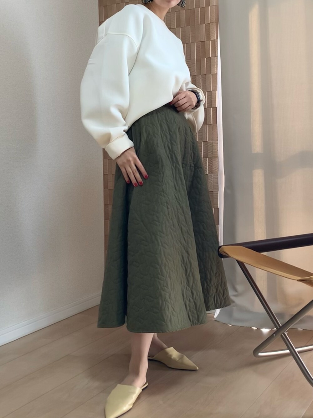「大人カジュアル、休日コーデ、きれいめカジュアル、冬コーデ、今日のコーデ、スウェット、キルティング」｜「UNIQLOのアイテム（スウェット、ホワイト系）」を使った、arsさん（レディース・152cm）の秋コーディネートの1枚目の写真