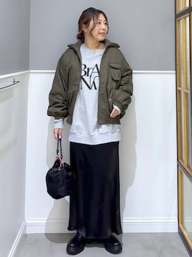 「LEPSIM（レプシィム）のストレッチサテンスカート　497324（スカート）」を使った、goさん（レディース・160cm）の秋コーディネート