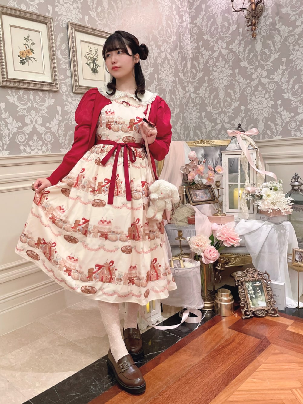「ショルダーバッグ、ガーリー、ロリータ、ロリィタ、パーティースタイル、ワントーンコーデ」｜「axes femme kawaiiのお菓子の家柄ワンピース（ワンピース、ホワイト系）」を使った、愛ゆえにさん（レディース・154cm）の春コーディネートの1枚目の写真