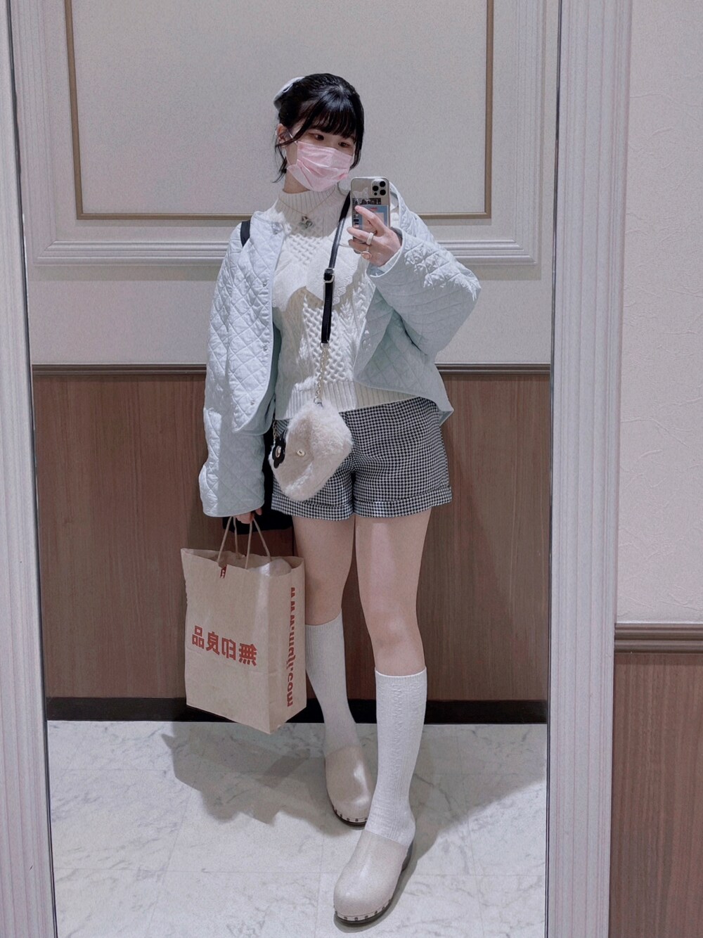 「春先取り、チェックパンツ、ショートパンツ、GRL、サボ」｜「N.（N. Natural Beauty Basic）の◆フリル付ケーブルニット（ニット/セーター、ホワイト系）」を使った、愛ゆえにさん（レディース・154cm）の冬コーディネートの1枚目の写真