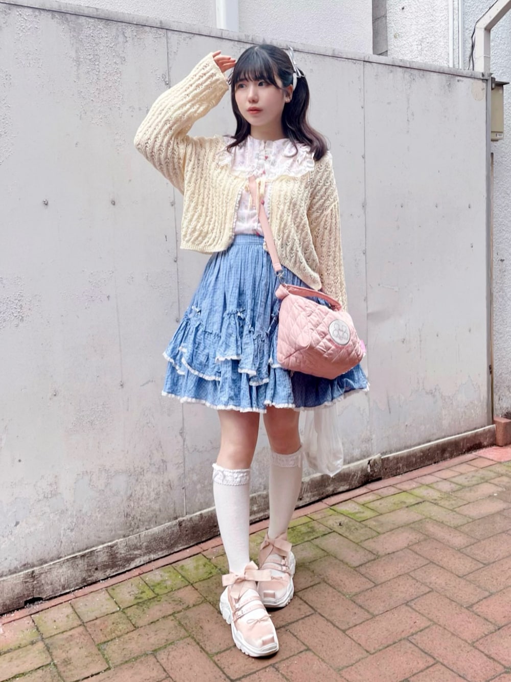 「春めき満開コーデ、春色、黄色、花柄、チェック、バレエコア、森ガール、スニーカーコーデ、淡色コーデ、カジュアルガーリー」｜「Jenny Faxのアイテム（スカート、ブルー系）」を使った、愛ゆえにさん（レディース・154cm）の春コーディネートの1枚目の写真