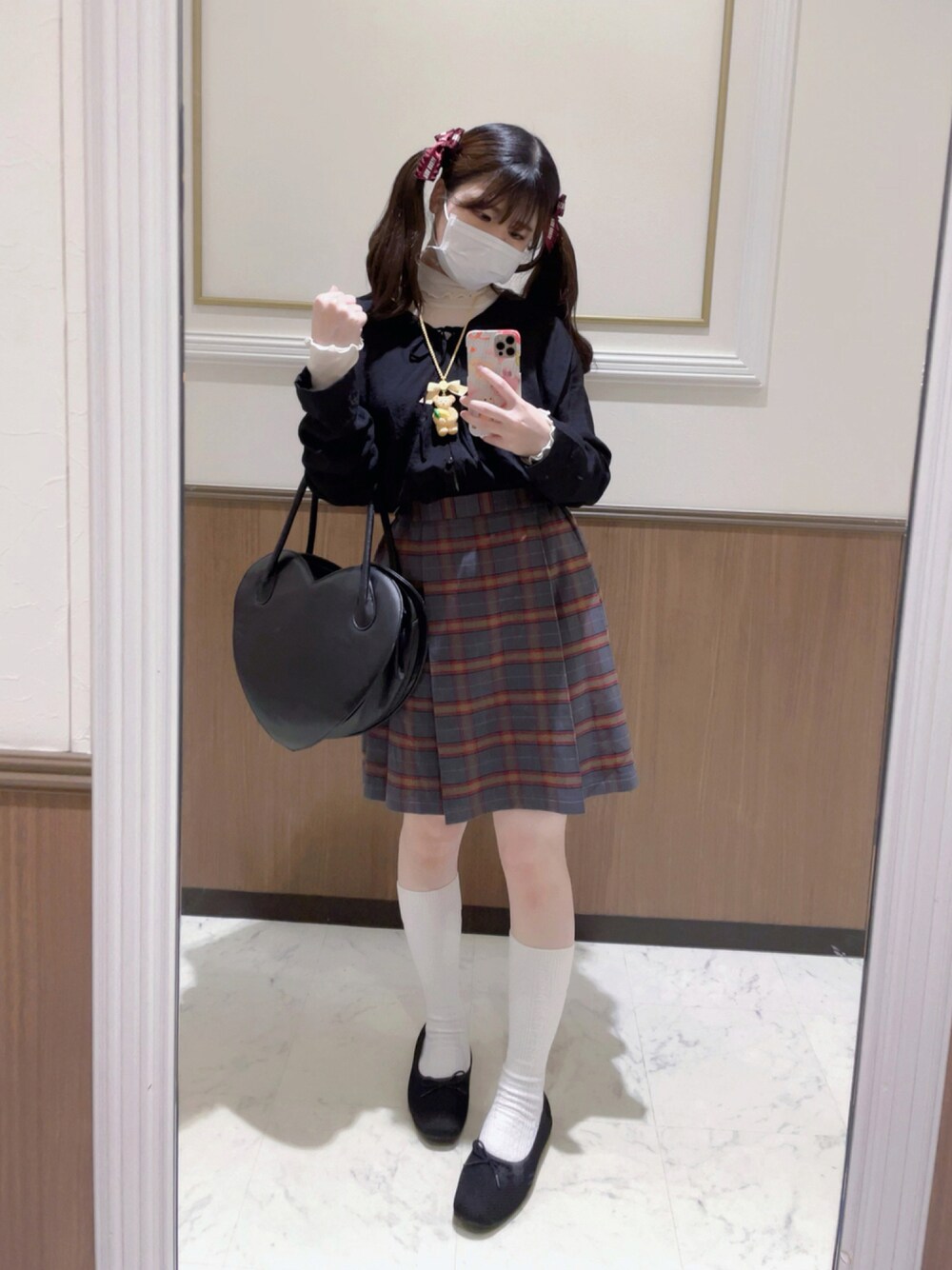 「UNIQLO、プチプラ、秋服、モノトーンコーデ、だから秋服が好き」｜「UNIQLOのアイテム（スカート、グレー系）」を使った、愛ゆえにさん（レディース・154cm）の秋コーディネートの1枚目の写真