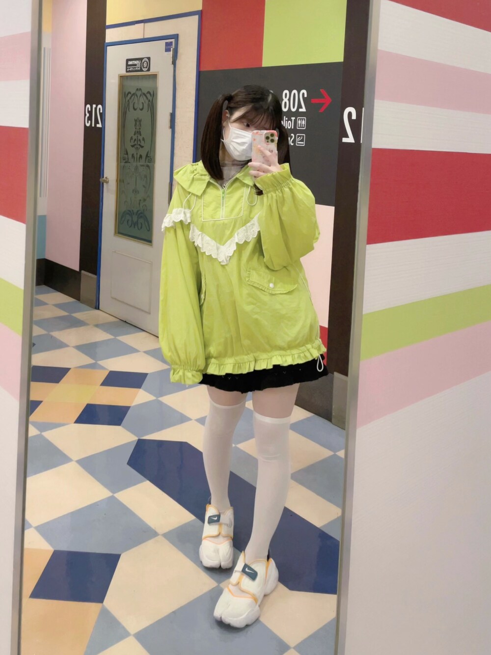「Candy Stripper、ビッグシルエット、カジュアル、NIKE、グリーン、オーバーサイズ、ジャージ、アノラックパーカー、アクアリフト」｜「Candy StripperのMY BABE アノラック（その他アウター、グリーン系）」を使った、愛ゆえにさん（レディース・154cm）の秋コーディネートの1枚目の写真