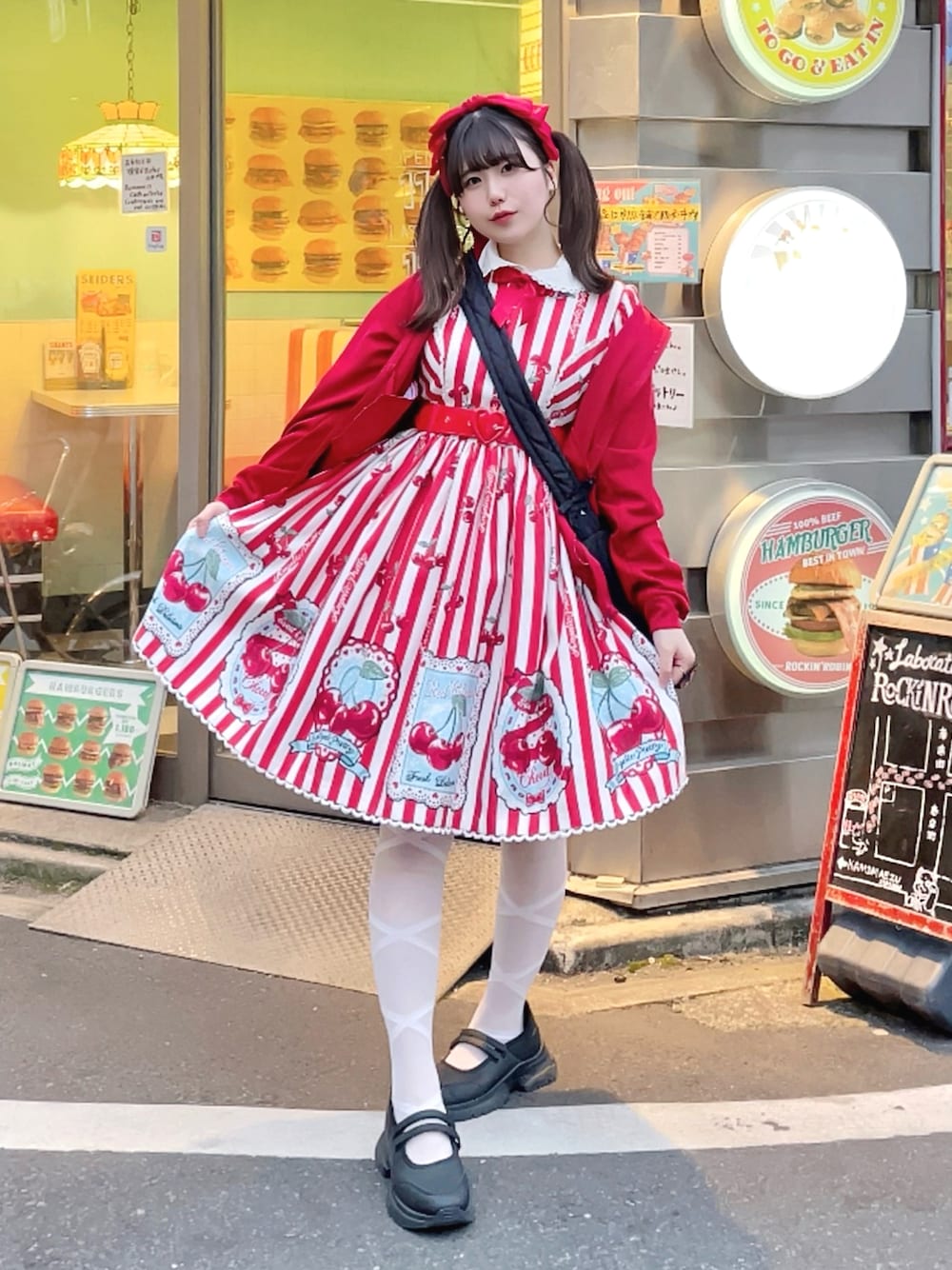 「レイヤードスタイル、古着MIX、ワントーンコーデ、赤、ロリータ、ロリィタ」｜「Angelic Prettyのアイテム（ワンピース、レッド系）」を使った、愛ゆえにさん（レディース・154cm）の春コーディネートの1枚目の写真