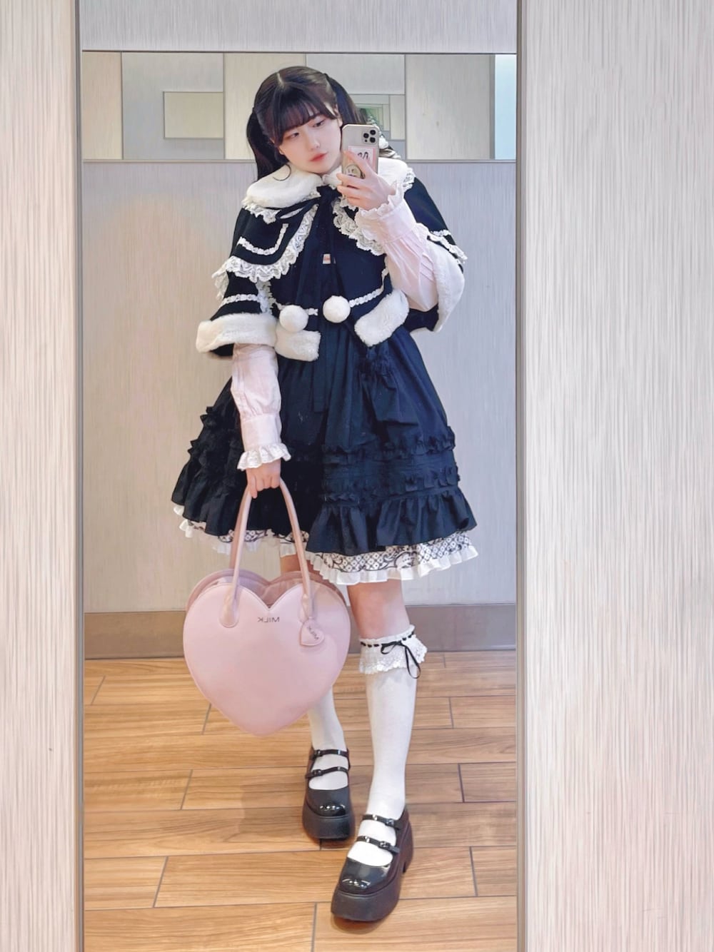 Angelic Prettyのアイテムを使った「ケープ」の人気ファッション