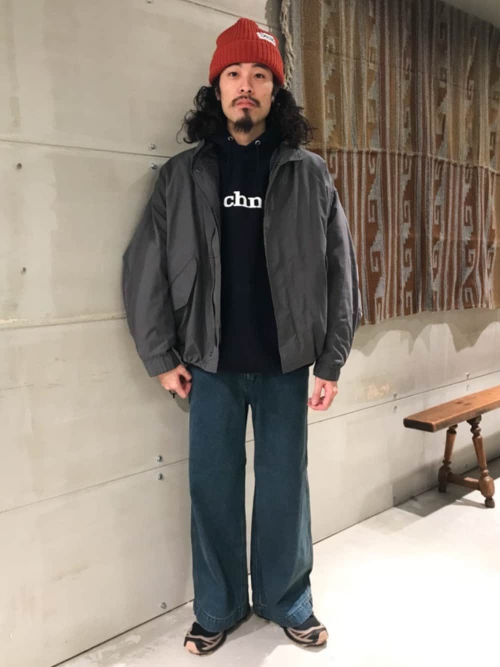 「スウェット、モッズコート、パーカー、冬コーデ、休日スタイル、デニムパンツ、SALOMON、冬アウター」｜「JOURNAL STANDARDの【コート+ライナーの2点セット】65 ショート モッズコート（モッズコート、グレー系）」を使った、ジャーナルスタンダード メンズさん（メンズ・175cm）の冬コーディネートの1枚目の写真