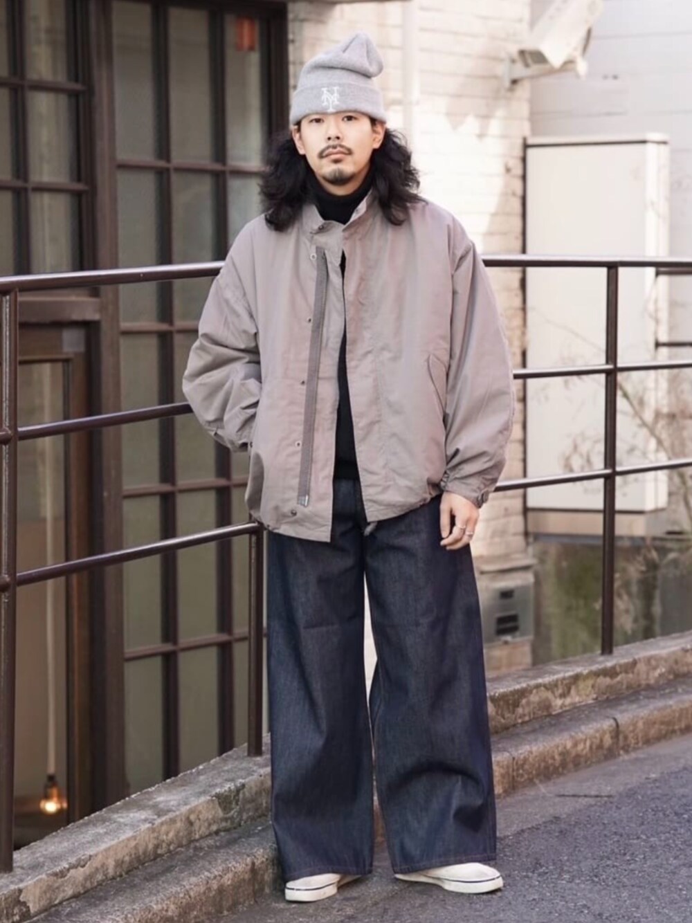 「モッズコート」｜「JOURNAL STANDARDの【ブルゾン+中綿ライナーの2点セット】65 ショート モッズ（モッズコート、グレー系）」を使った、ジャーナルスタンダード メンズさん（メンズ・165cm）の冬コーディネートの1枚目の写真
