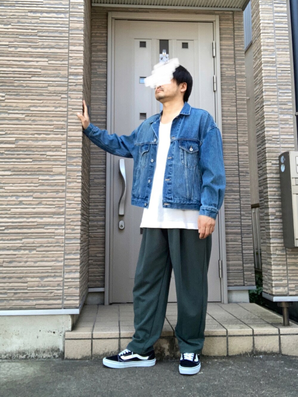 「スウェット、スニーカー、デニム、VANS、カジュアル、デニムジャケット、UNIQLO、秋のコーデ、ビックシルエット、だから秋服が好き」｜「JUNREDのデニムジャケット（デニムジャケット、ブルー系）」を使った、タルナンドさん（メンズ・165cm）の秋コーディネートの1枚目の写真