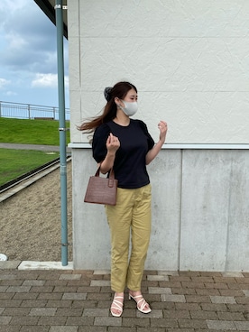 「LOWRYS FARM（ローリーズファーム）のアサコンストレッチサイドスリットパンツ　939716（その他パンツ、イエロー系）」を使った、rinoさん（レディース・165cm）の夏コーディネート