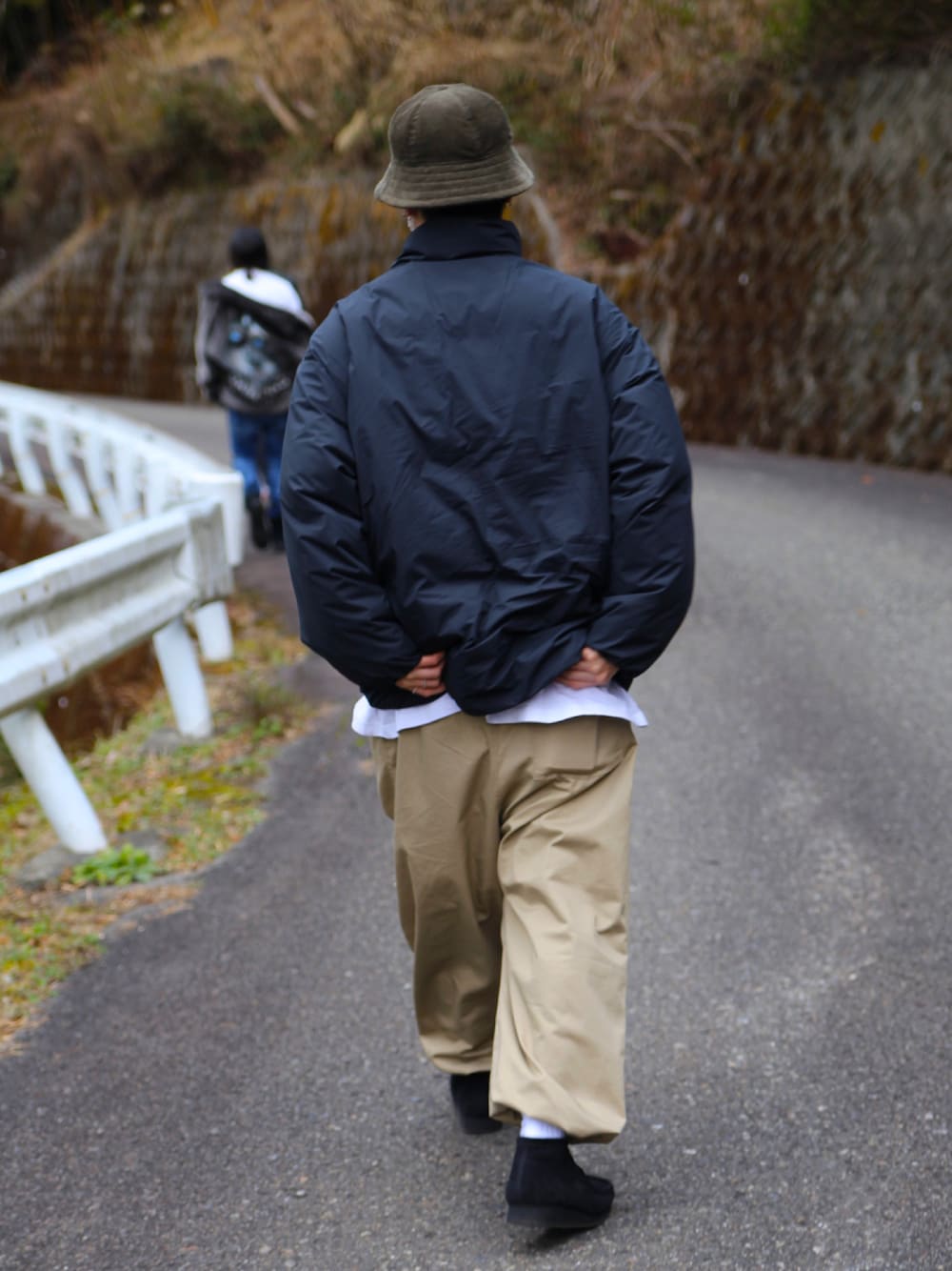 「カジュアルコーデ、大人カジュアル、冬コーデ、カラーパンツ、大学生、ビッグシルエット、いいね、save、フォローお願いします🤑」｜「UNIQLOのアイテム（帽子、グリーン系）」を使った、taichiさん（メンズ・176cm）の冬コーディネートの1枚目の写真