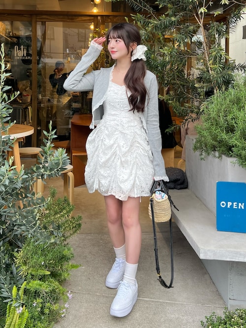 いちののエコ新品23.5NIKEナイキコートビジョンアルタ好きに厚底白赤 新品23 5cmナイキコートビジョンアルタホワイトレッドエア