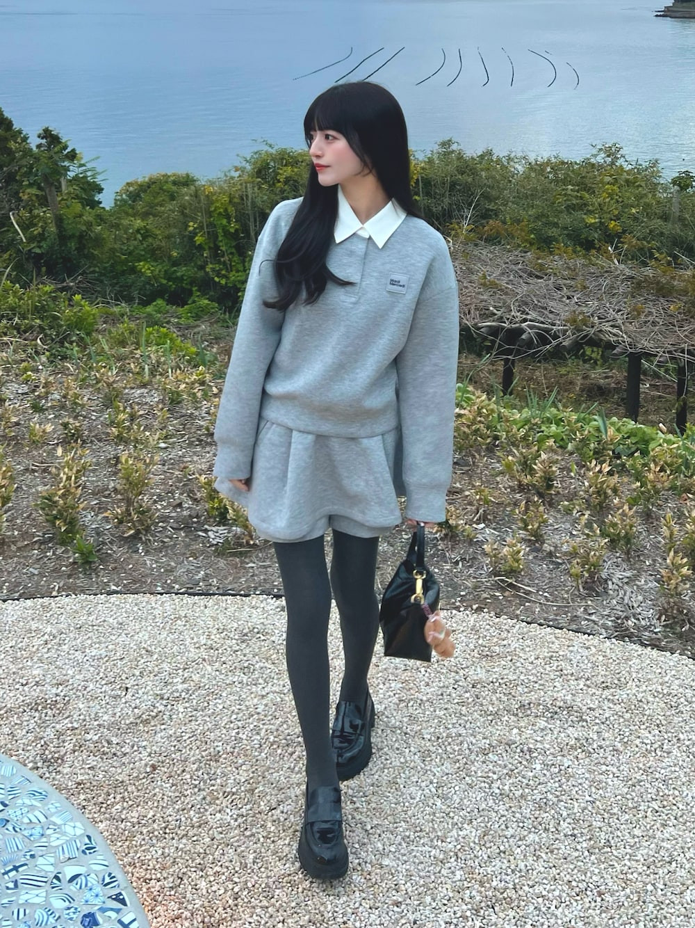 Mardi Mercredi（マルディメクルディ）の「NEOPRENE CROPPED SHIRT