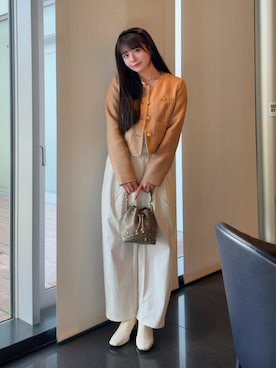 「JIMMY CHOO（ジミーチュウ）のBON BON BUCKET/S（ショルダーバッグ、ベージュ系）」を使った、kurumiさん（レディース・160cm）の春コーディネート