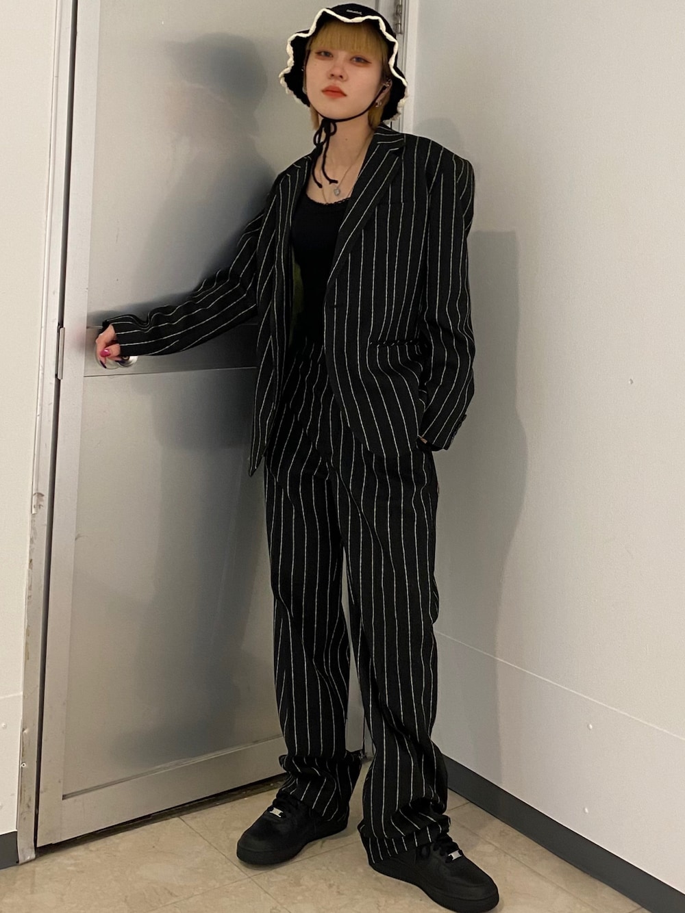 X-girlのテーラードジャケットを使った「セットアップ」の人気