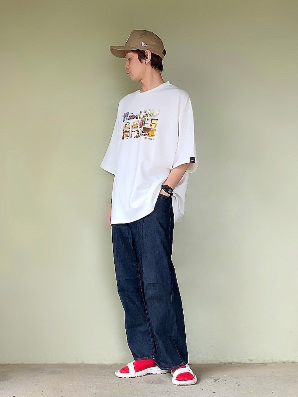 ホワイト系のTシャツ/カットソー、その他のその他を着用したメンズの夏コーディネートの1枚目の写真