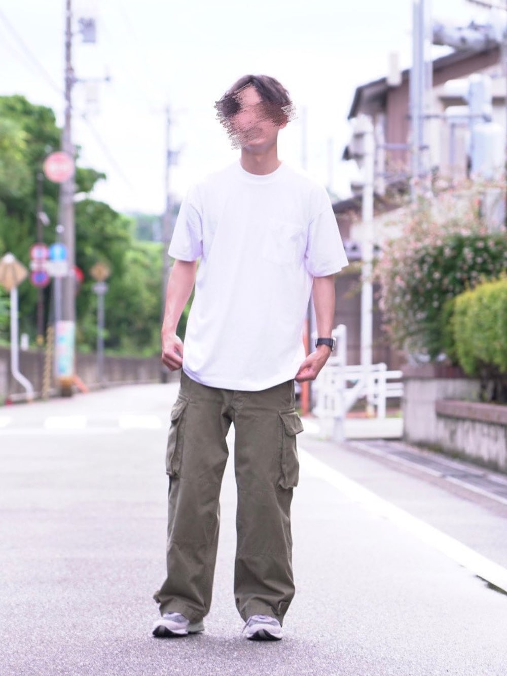 「古着コーデ、古着MIX、ミリタリーパンツ、m47、Tシャツ、カジュアルコーデ」｜「FRUIT OF THE LOOMのアイテム（Tシャツ/カットソー、ホワイト系）」を使った、yu_kiさん（メンズ・175cm）の夏コーディネートの1枚目の写真